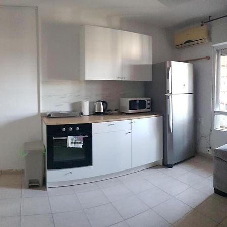 Apartament Cozy Flat With Parking Well-Placed Near Tlv Airport Lod Zewnętrze zdjęcie